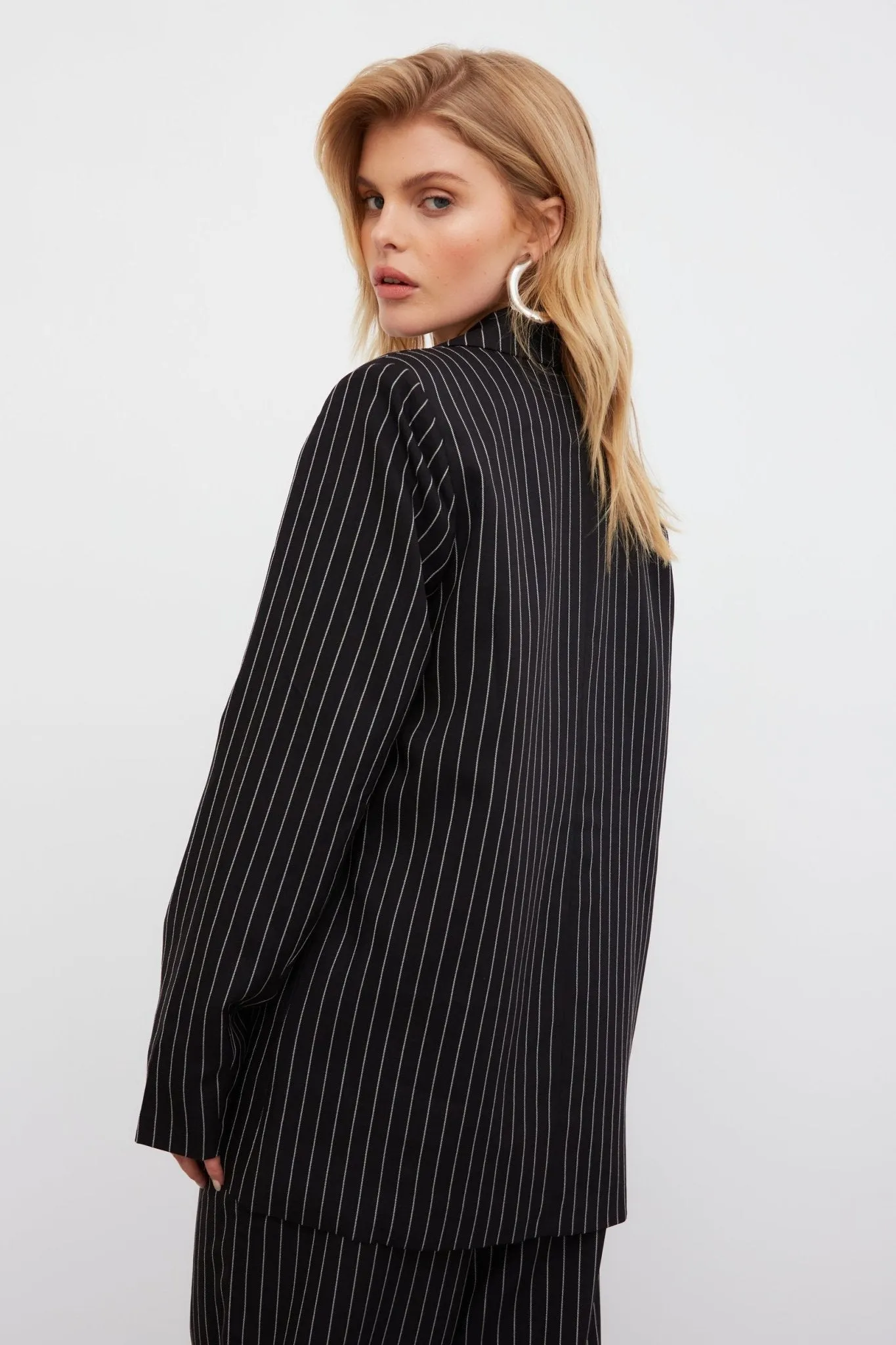 PINSTRIPE OVERSIZED BLAZER IN BLACK