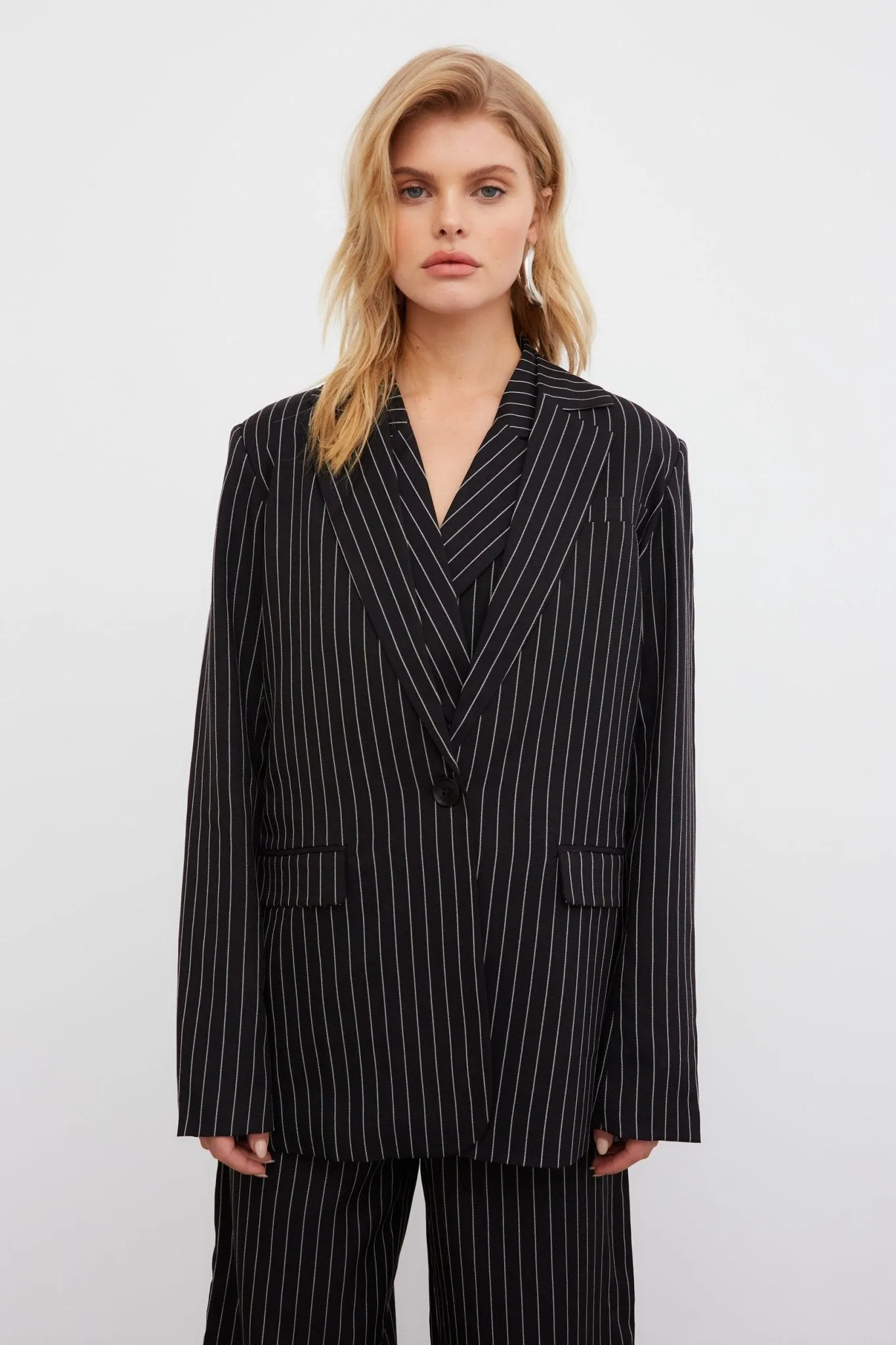 PINSTRIPE OVERSIZED BLAZER IN BLACK